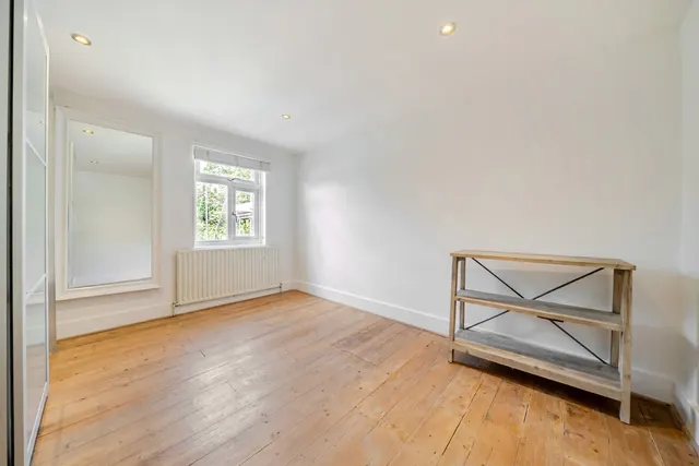 Photo 3 — Bromar Road, SE5