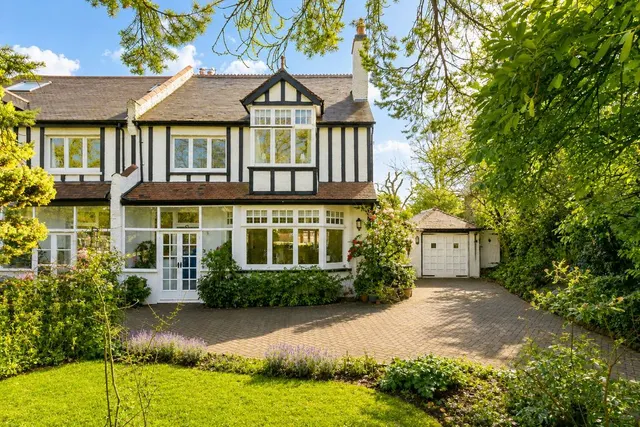 Riddlesdown Road, Purley CR8 1DJ, photo 1