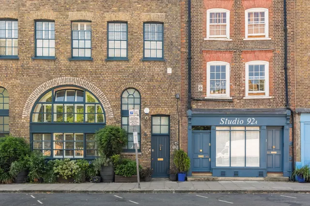 Photo 2 — Narrow Street, London, E14