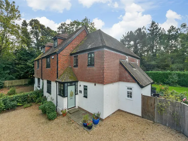 Tibbs Court Lane, Brenchley, TN12, photo 1
