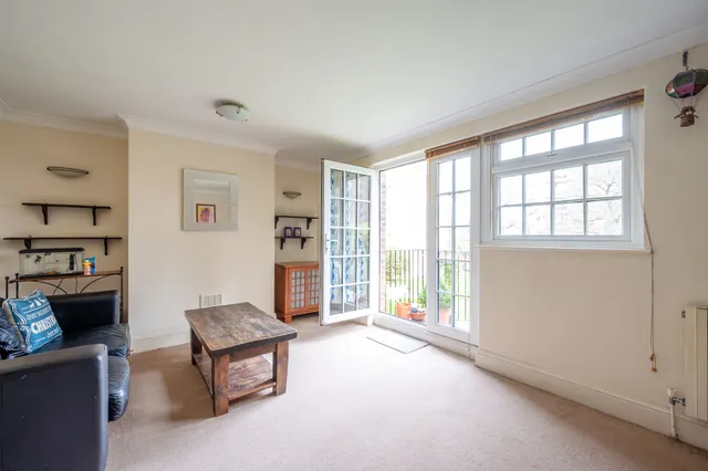 2 Southfields Court, Albert Drive, London, photo 1