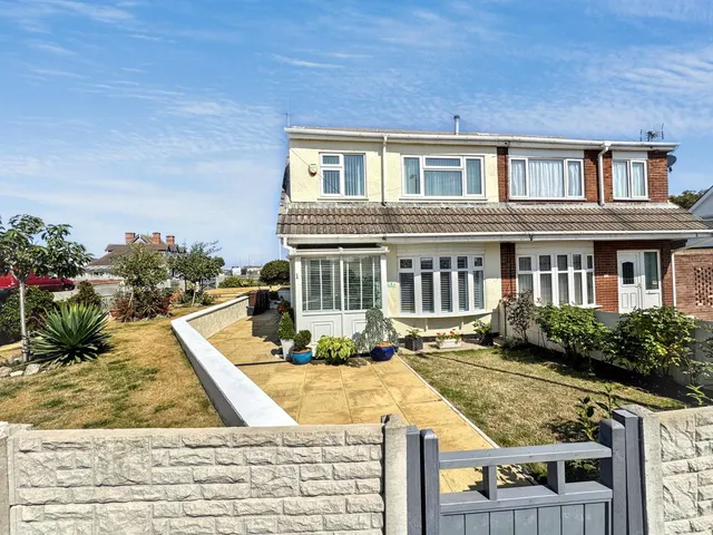 Bodelwyddan Avenue, Kinmel Bay, Conwy, LL18 5BW, photo 1