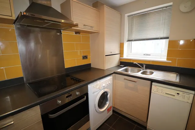 Photo 2 — Draper Close, Grays