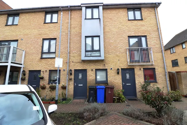 Draper Close, Grays, photo 1