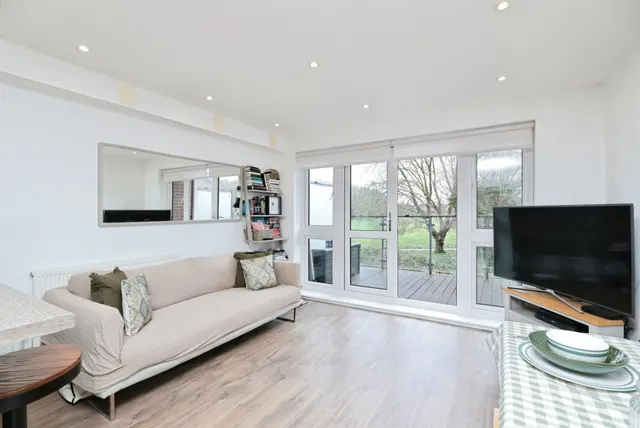 Bartlett Crescent, High Wycombe, HP12, photo 1