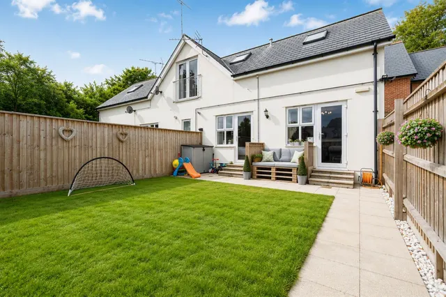 Church Road, Ferndown, photo 1