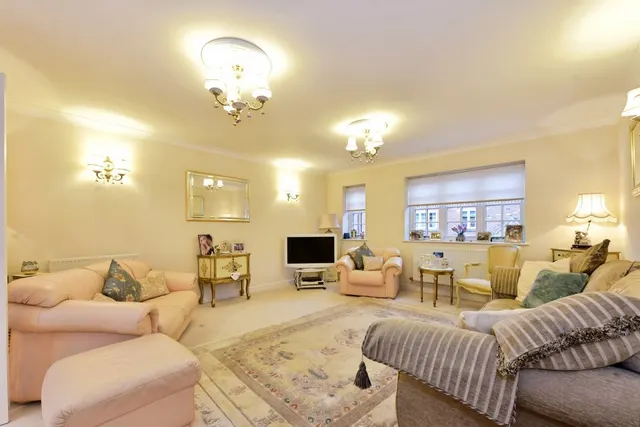 Falcon Court, Dinnington, S25, photo 2