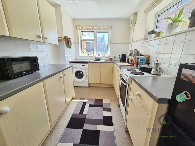 Photo 3 — Westfield Close, Polegate, East Sussex, BN26
