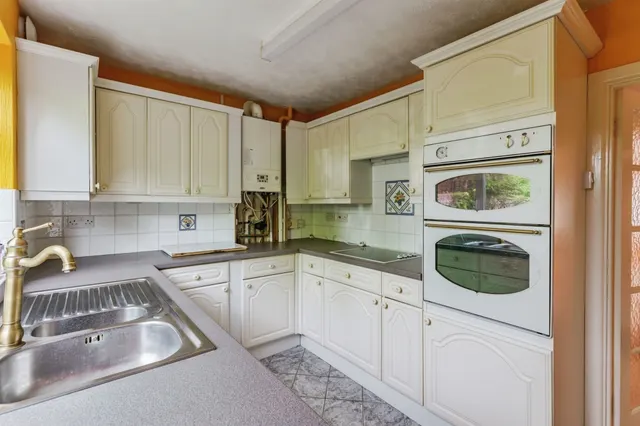 Sutton Park Road, Seaford, BN25, photo 2