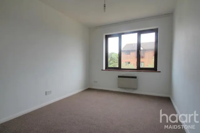 Birkdale Court, ME16, photo 3