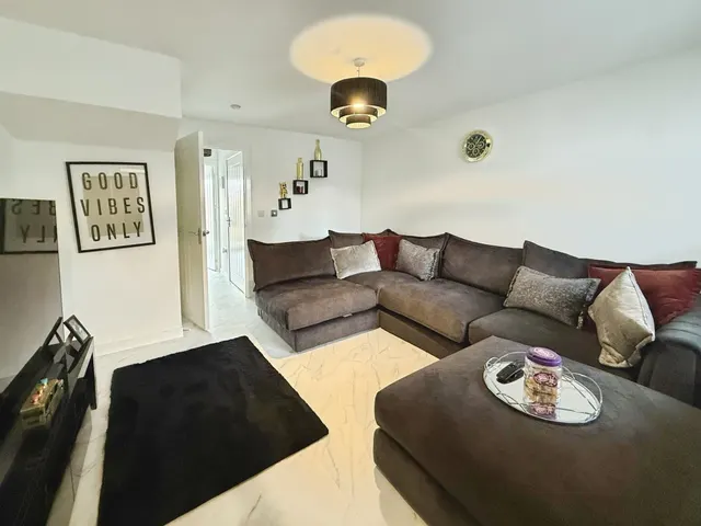 Grayling Avenue, Swindon, SN3, photo 3