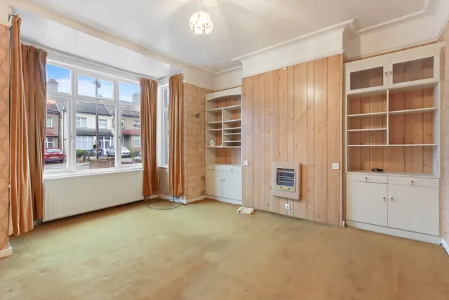 Photo 3 — Horsham Avenue, London, N12 9BG
