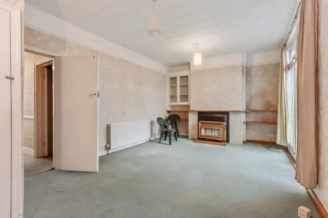 Photo 2 — Horsham Avenue, London, N12 9BG