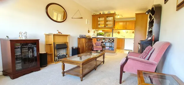 Photo 3 — 318-320 Rayleigh Road, Eastwood, Essex, SS9 5PZ