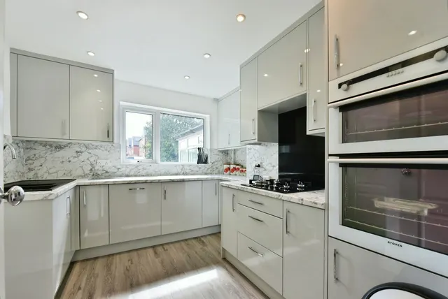 Photo 2 — Motehall Drive, Sheffield, South Yorkshire, S2