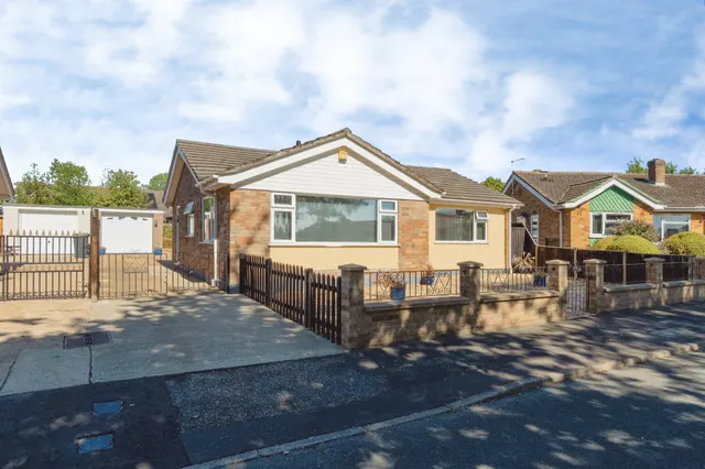 Acacia Avenue, Ashill, photo 1