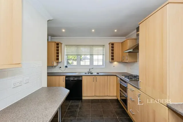 Trafalgar Rise, Clanfield, PO8, photo 3