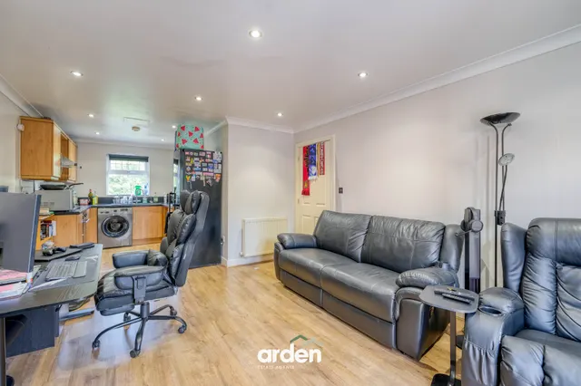Alder Carr Close, B98, photo 3
