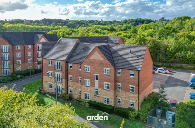 Alder Carr Close, B98, photo 1