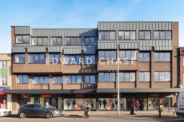 High Street, Ilford, IG6, photo 1