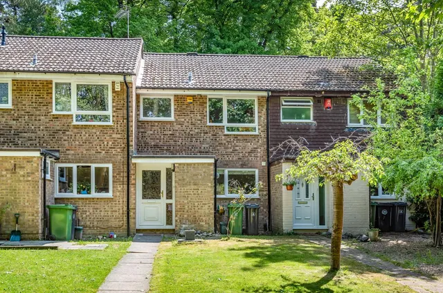 Glassonby Walk, Camberley, photo 1