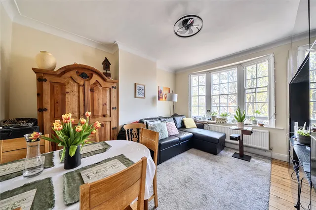 Pitshanger Lane, Ealing, W5, photo 1