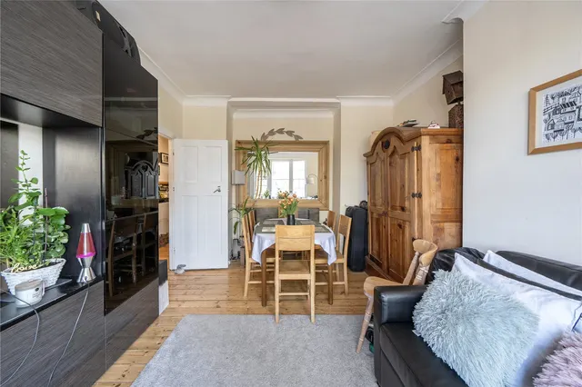 Pitshanger Lane, Ealing, W5, photo 3