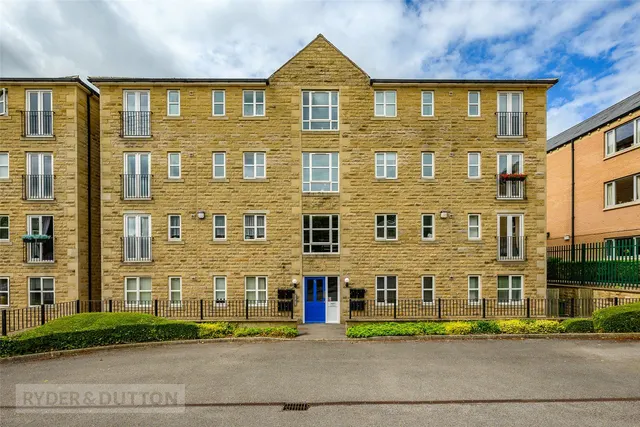 Huddersfield Road, Mirfield, WF14, photo 1