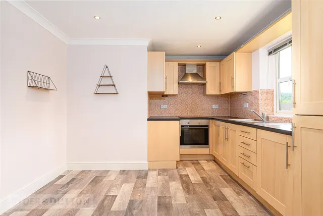 Huddersfield Road, Mirfield, WF14, photo 3