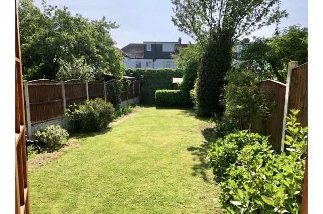 Brockham Drive, Ilford, IG2, photo 3