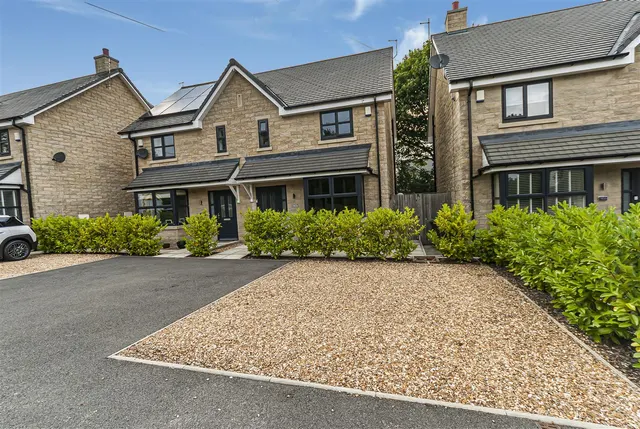 Photo 2 — Manchester Road, Chapel-En-Le-Frith, High Peak, SK23 9TP