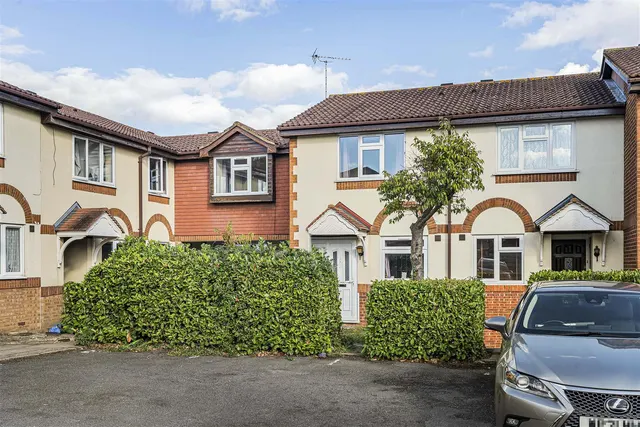 Sovereign Grove, Wembley, HA0, photo 1
