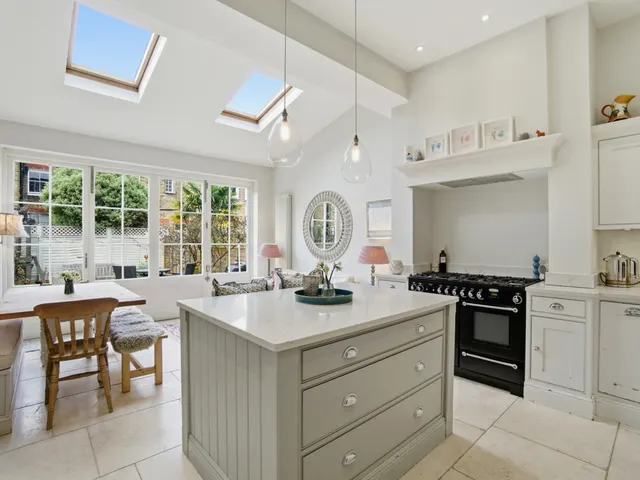 Ravensbury Road, London, SW18, photo 2