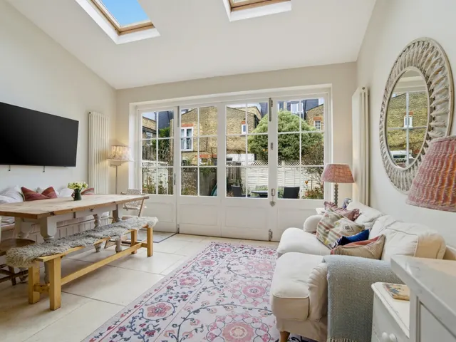 Ravensbury Road, London, SW18, photo 3