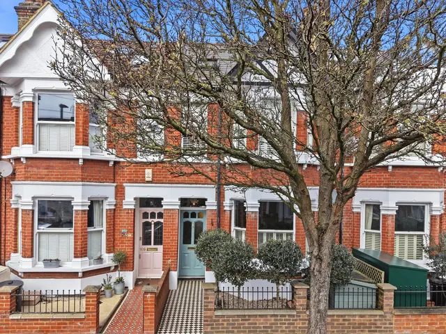 Ravensbury Road, London, SW18, photo 1