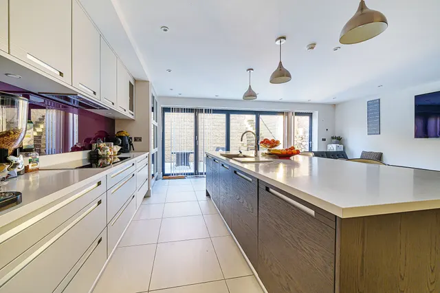 Photo 3 — Langdon House, Woodlands Road, Bromley