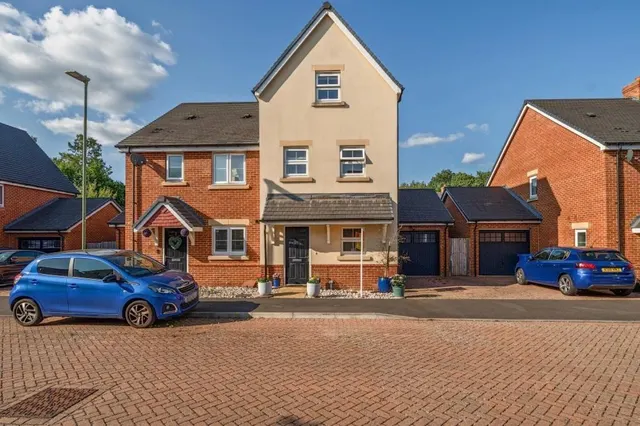 Thompson Way, Farnborough, GU14, photo 1