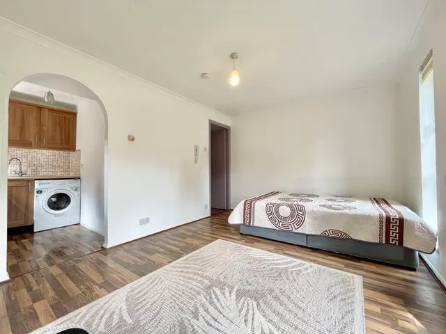 Photo 3 — Coopers Close, London E1 4BB
