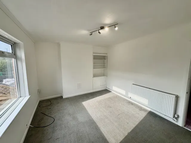 Photo 2 — Seaton Crescent, Aspley