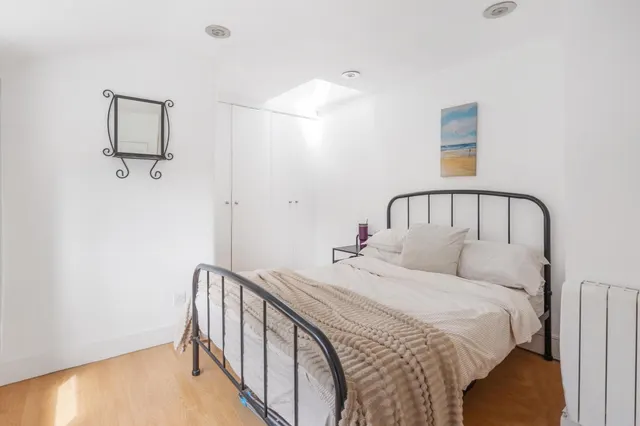Sugden Road, London, SW11, photo 3