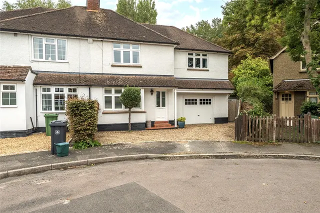 Poplar Avenue, Windlesham, Surrey, GU20 6PW, photo 1
