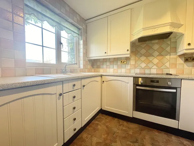 Photo 3 — Ringinglow Road, Sheffield, S11 7PP