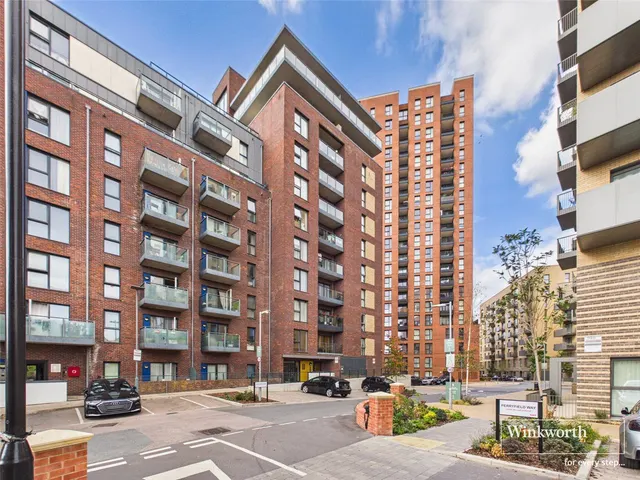 Shearwater Drive, London, NW9, photo 1