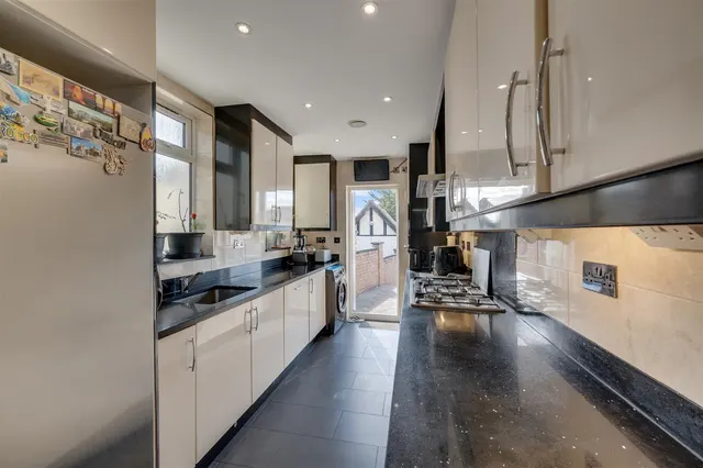 Ballogie Avenue, Neasden, NW10, photo 2