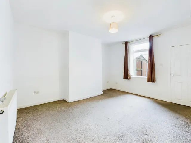 Ormskirk Road, Wigan, WN5, photo 3