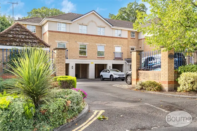 St. Johns Road, St Johns, GU21, photo 1