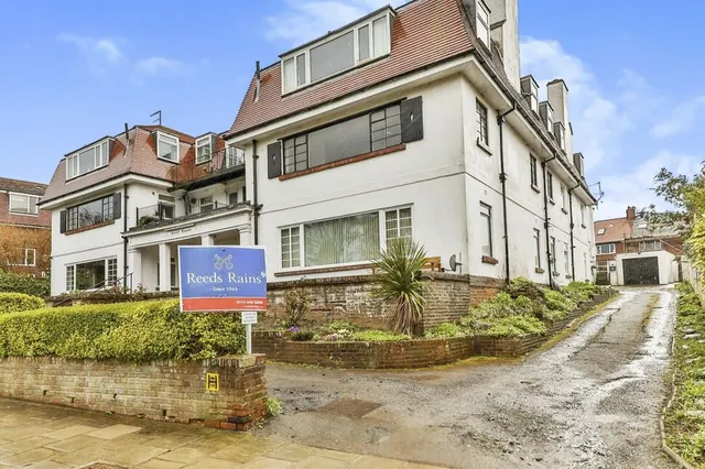 Cecil Court, Ryndleside, North Yorkshire, YO12, photo 1