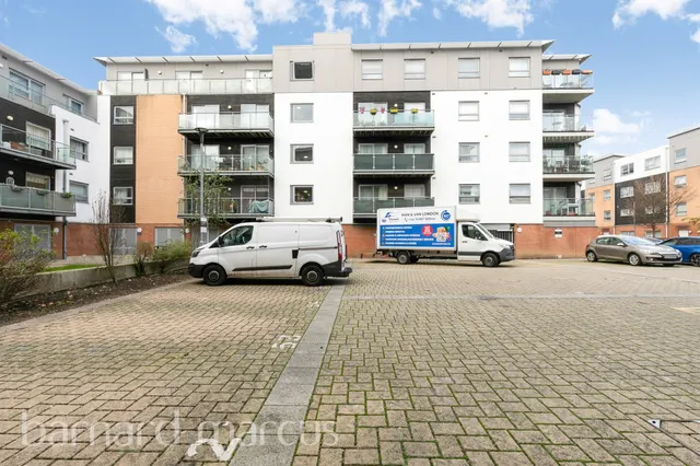 Talbot Close, Mitcham, photo 1