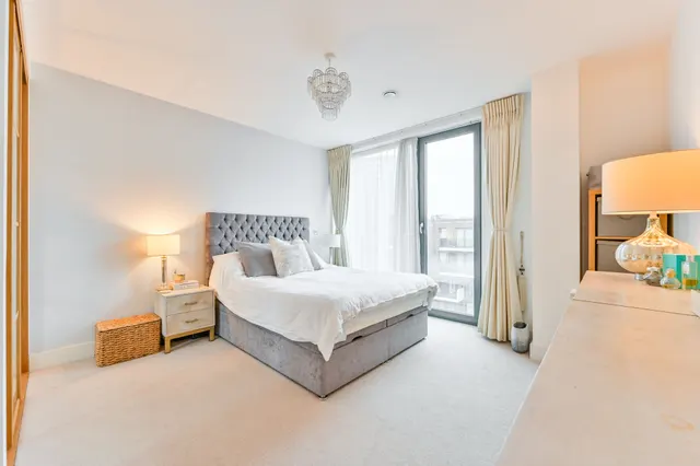 Photo 3 — Flat 15, 100 Kilburn Park Road, London