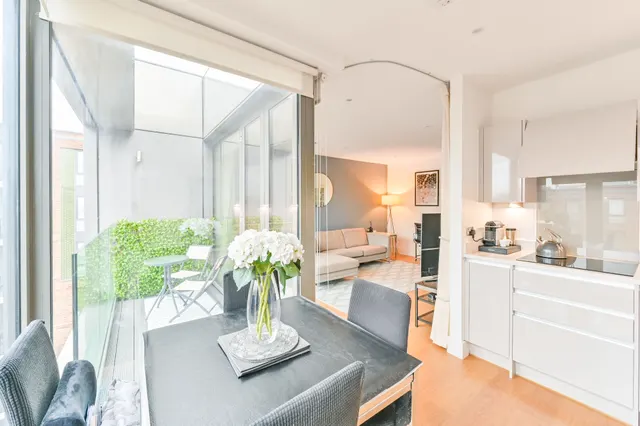 Photo 2 — Flat 15, 100 Kilburn Park Road, London